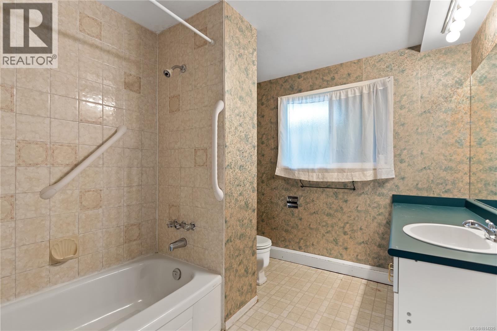 2108 Wenman Dr, Saanich