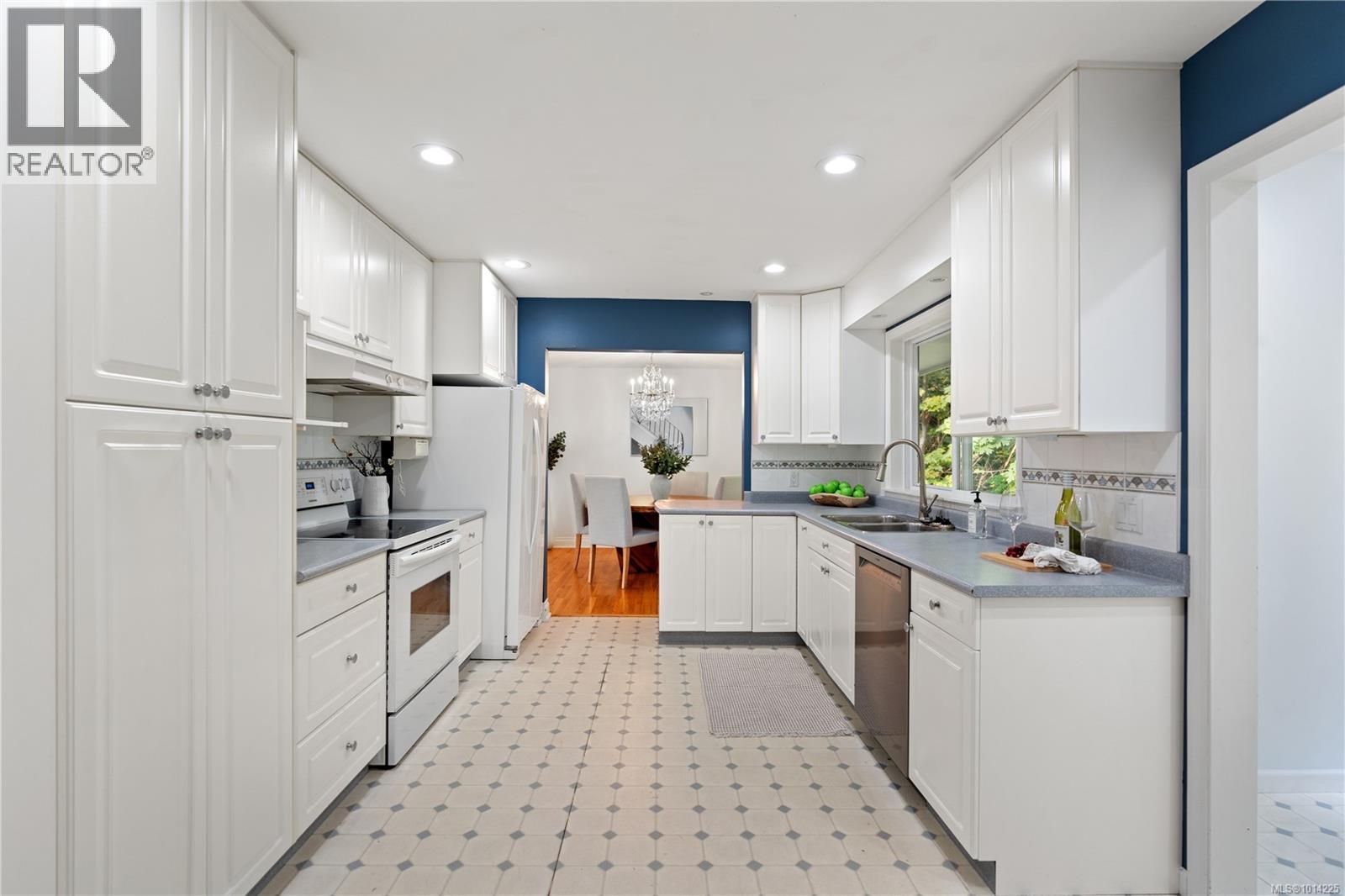 2108 Wenman Dr, Saanich