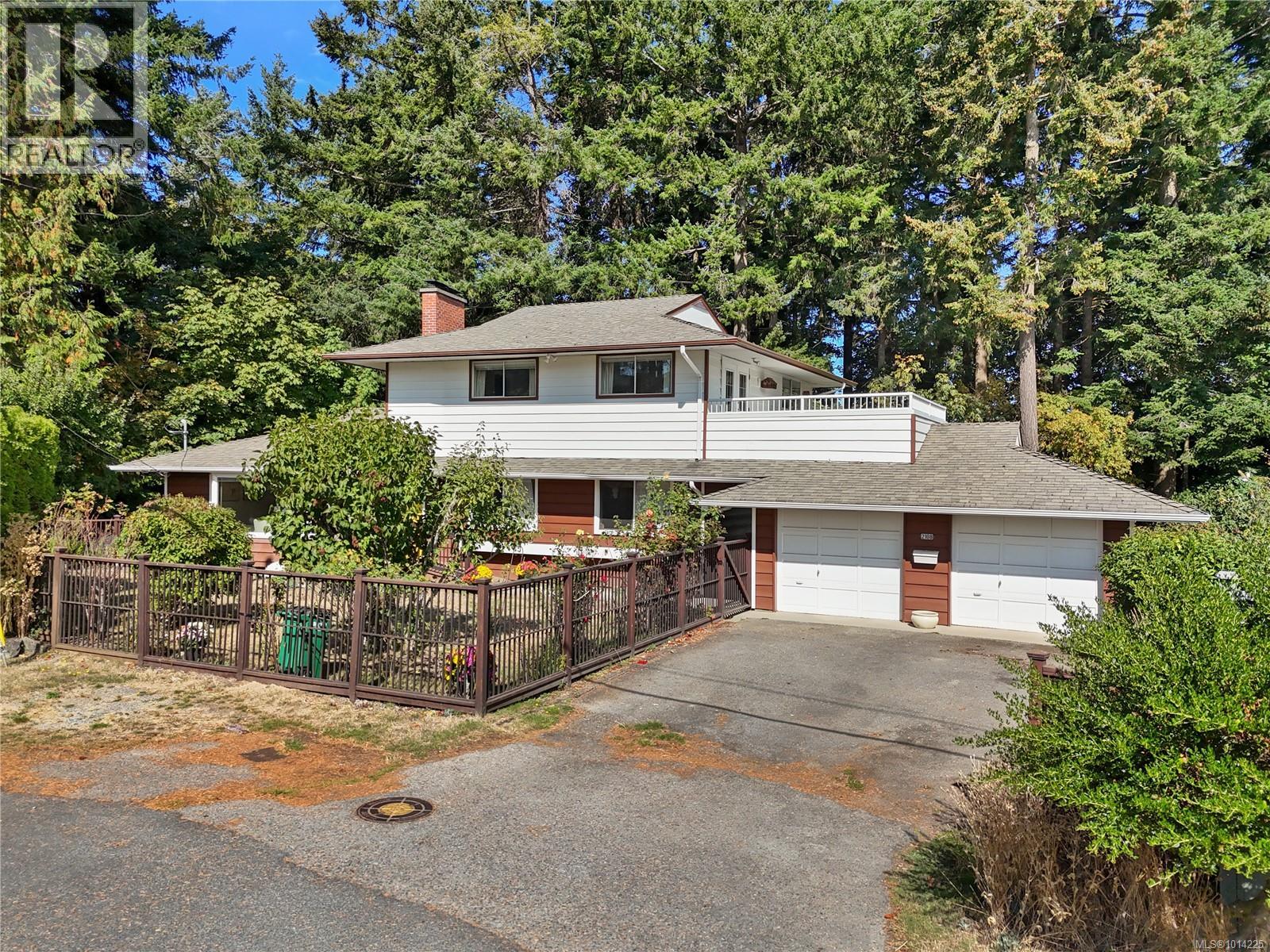 2108 Wenman Dr, Saanich
