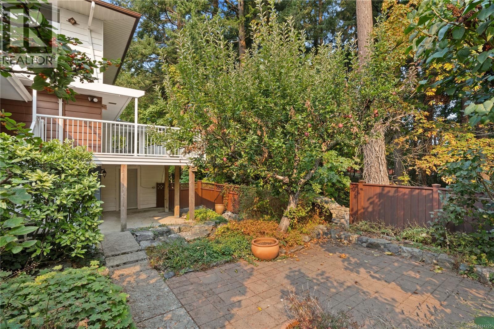 2108 Wenman Dr, Saanich