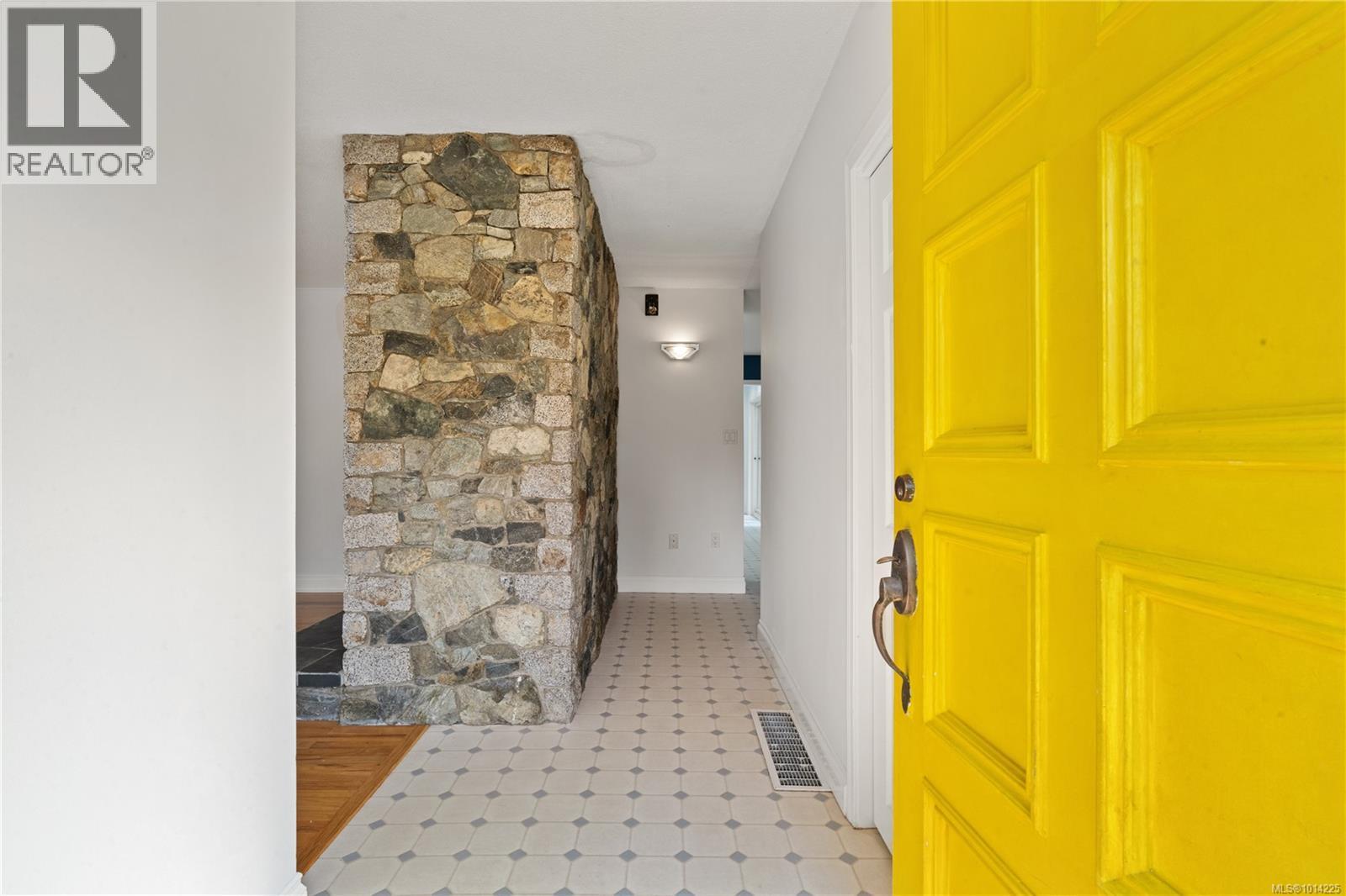 2108 Wenman Dr, Saanich