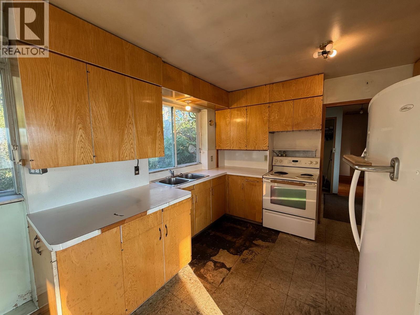  11415 Giants Head Road, Summerland