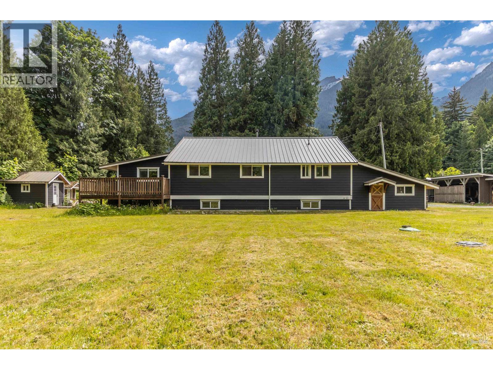 14848 SQUAMISH VALLEY ROAD, Squamish