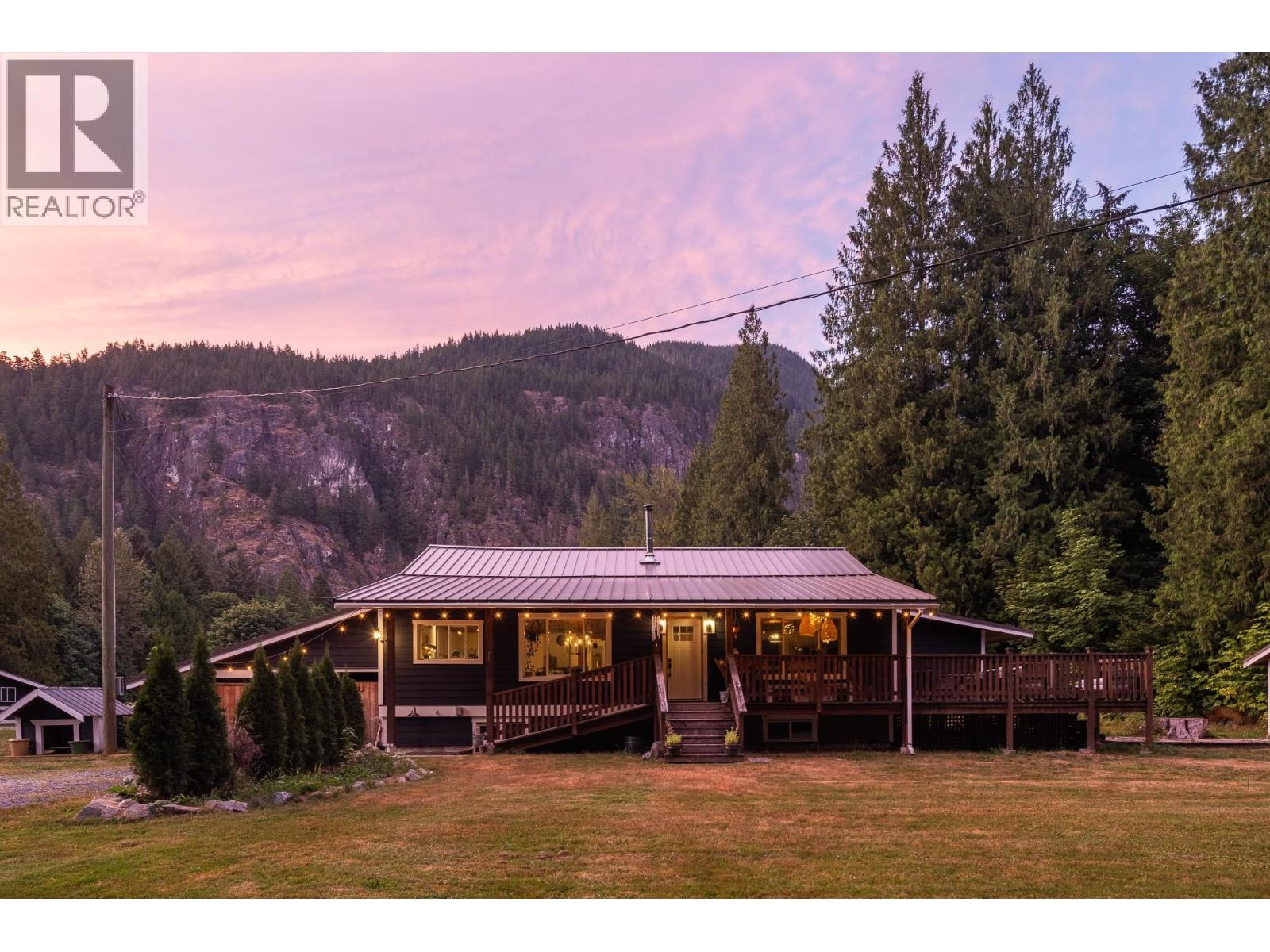 14848 SQUAMISH VALLEY ROAD, Squamish