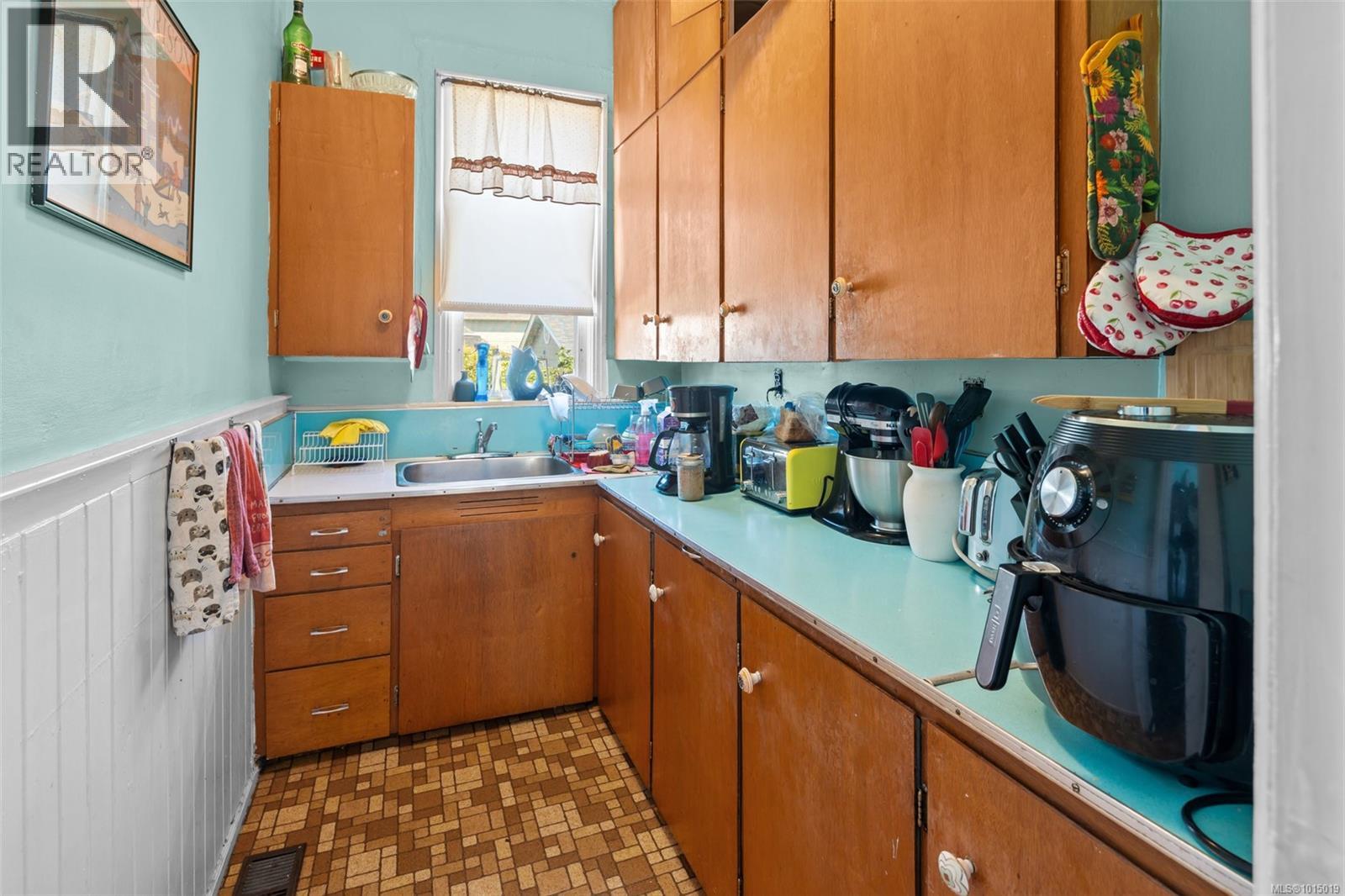  2639 Prior Street, Victoria