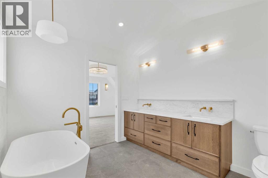 Single Family House for Sale in  Eaton Crescent Evergreen Red Deer 