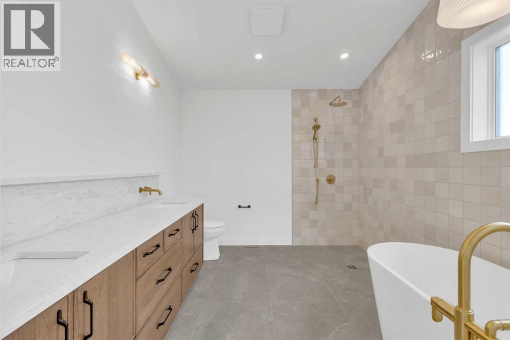 Single Family House for Sale in  Eaton Crescent Evergreen Red Deer 