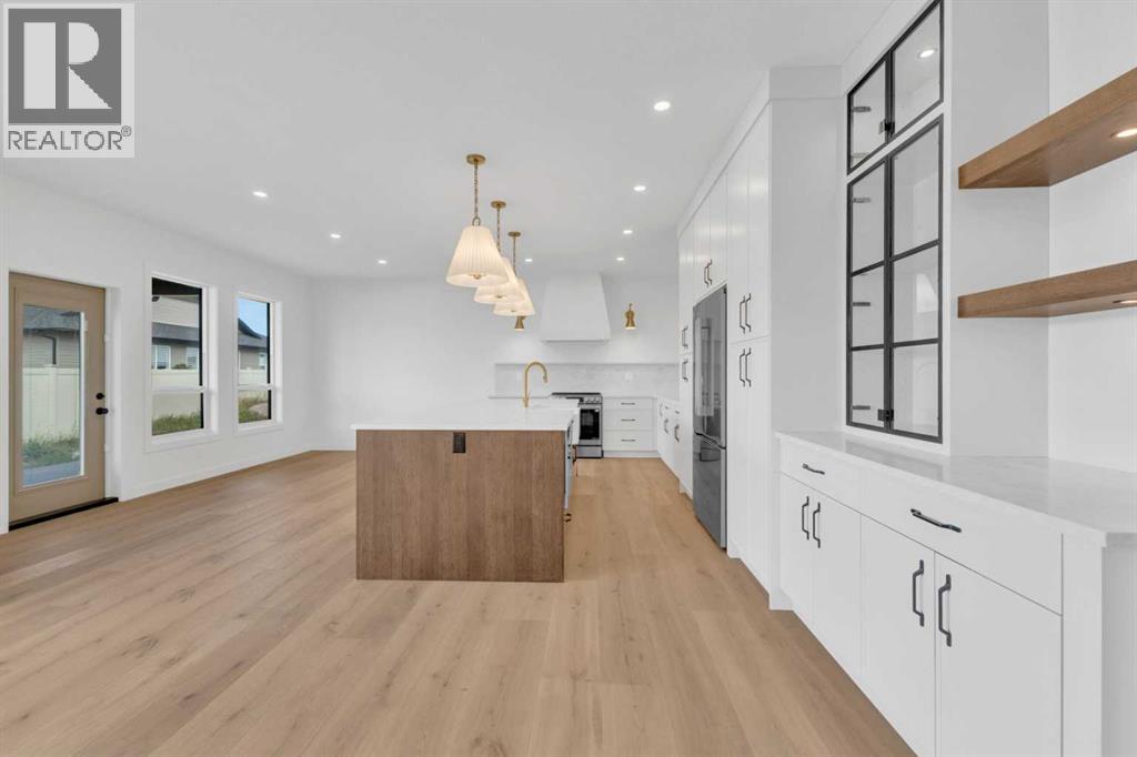 Single Family House for Sale in  Eaton Crescent Evergreen Red Deer 