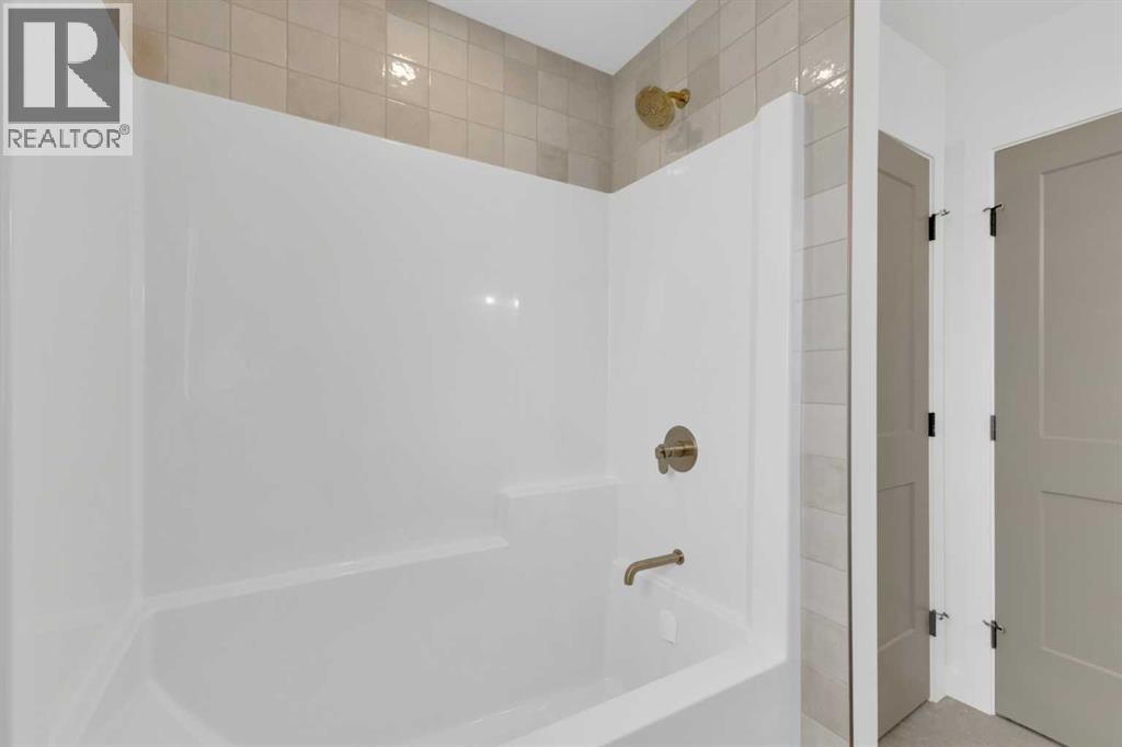 Single Family House for Sale in  Eaton Crescent Evergreen Red Deer 