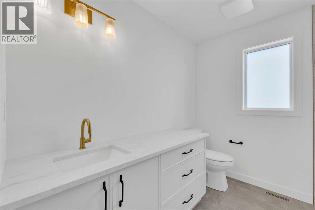 Single Family House for Sale in  Eaton Crescent Evergreen Red Deer 