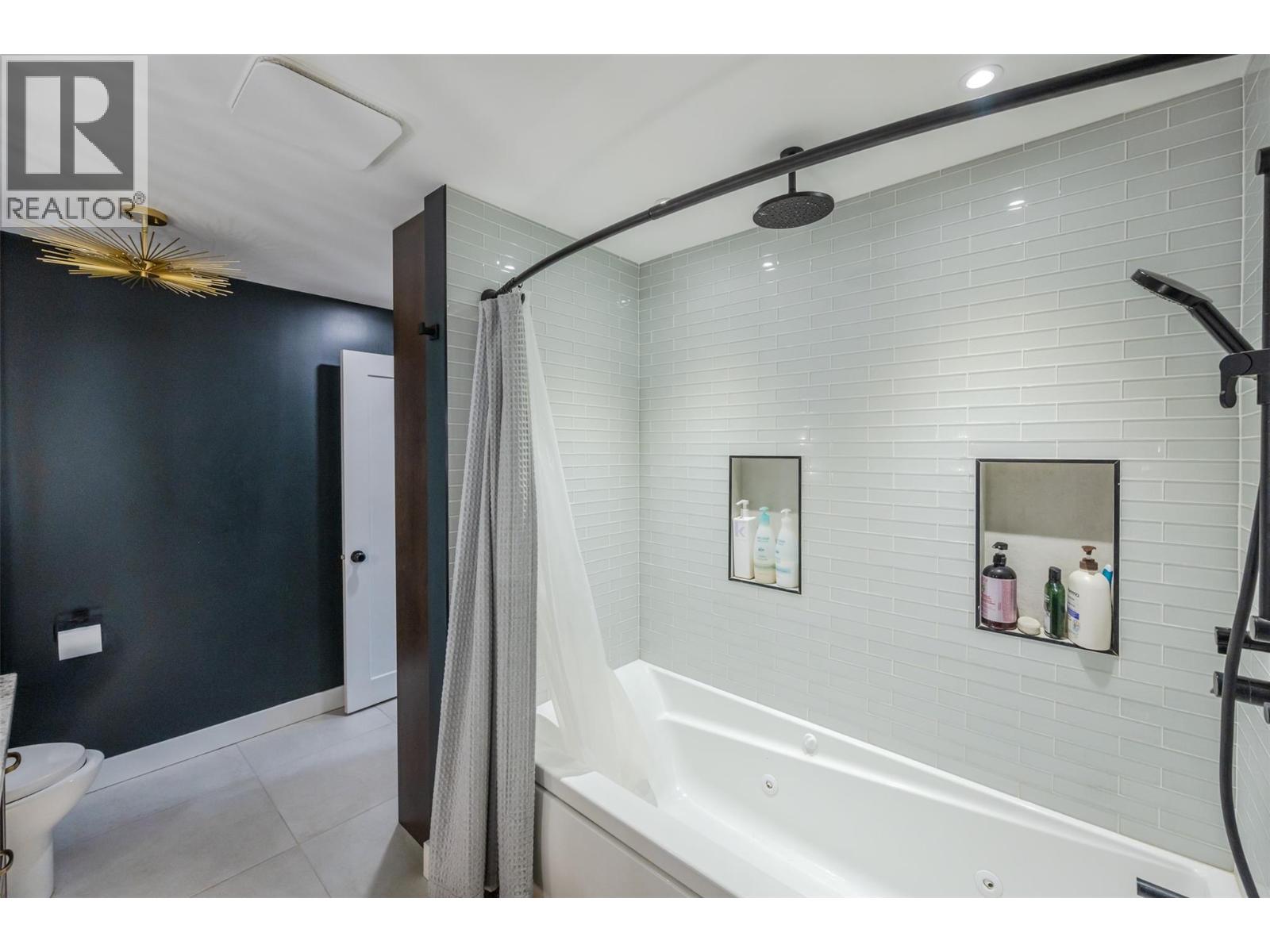 6521 BELLEVUE Drive, Oliver
