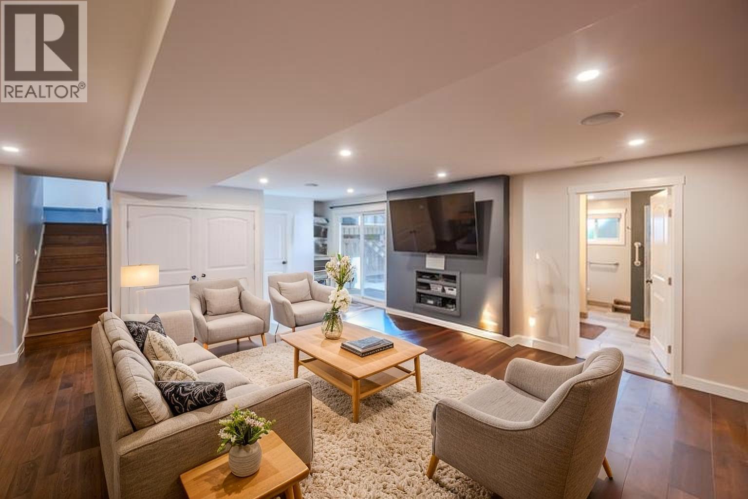 6521 BELLEVUE Drive, Oliver