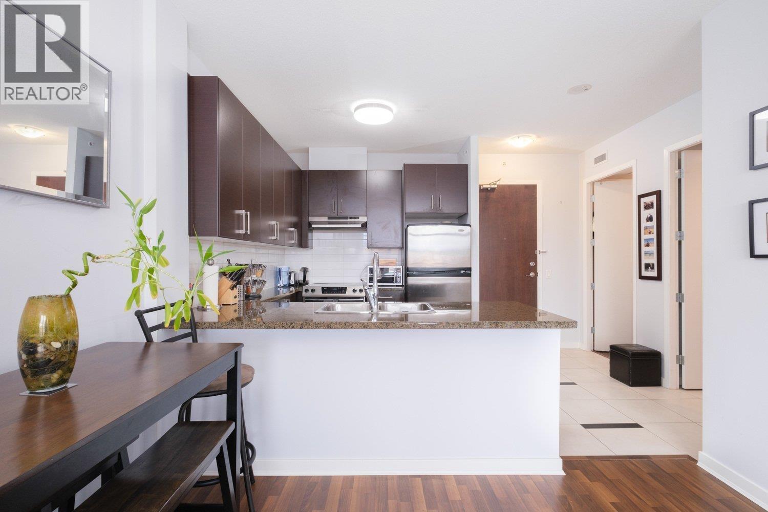 702 4250 DAWSON STREET, Burnaby