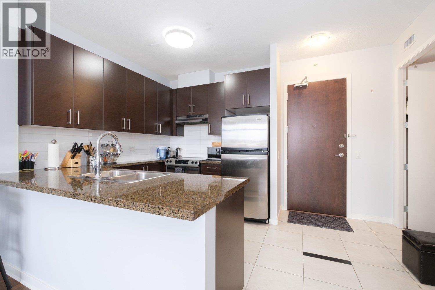 702 4250 DAWSON STREET, Burnaby