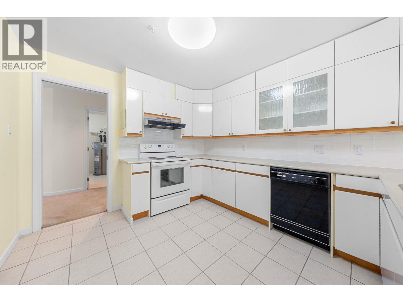 13 2425 EDGEMONT BOULEVARD, North Vancouver