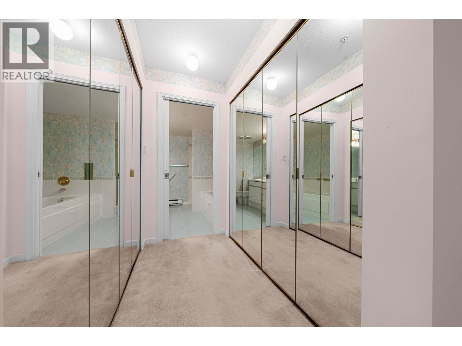 13 2425 EDGEMONT BOULEVARD, North Vancouver