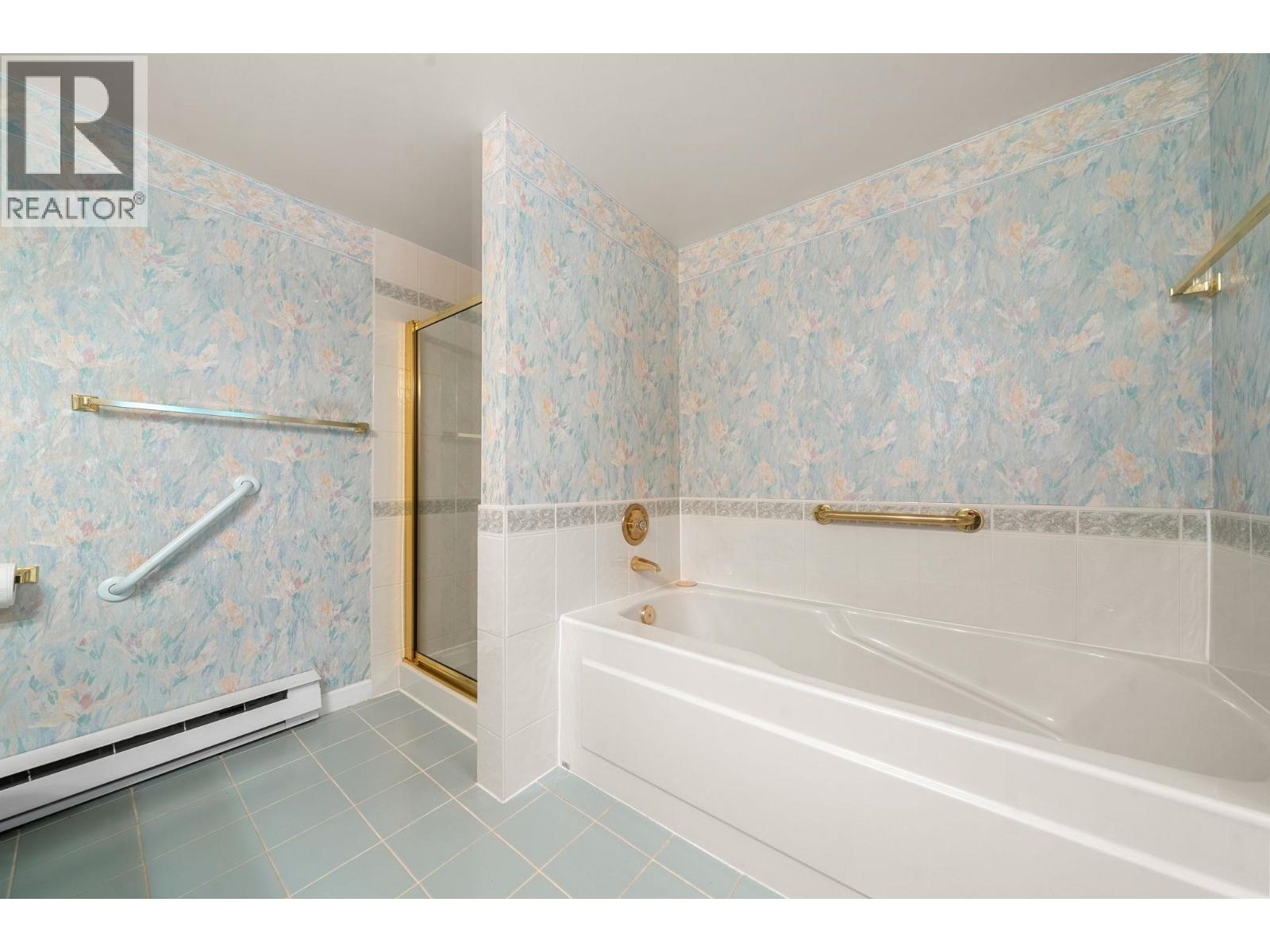 13 2425 EDGEMONT BOULEVARD, North Vancouver