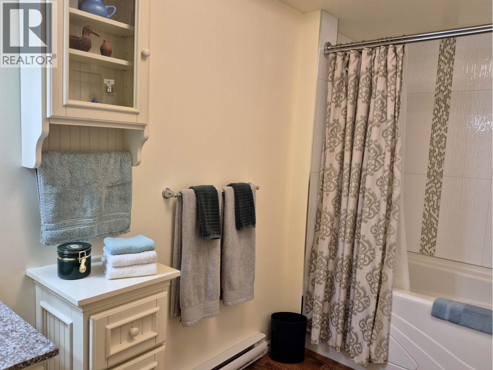12 5761 WHARF AVENUE, Sechelt