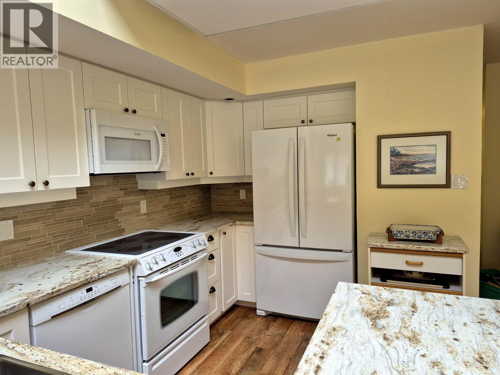 12 5761 WHARF AVENUE, Sechelt