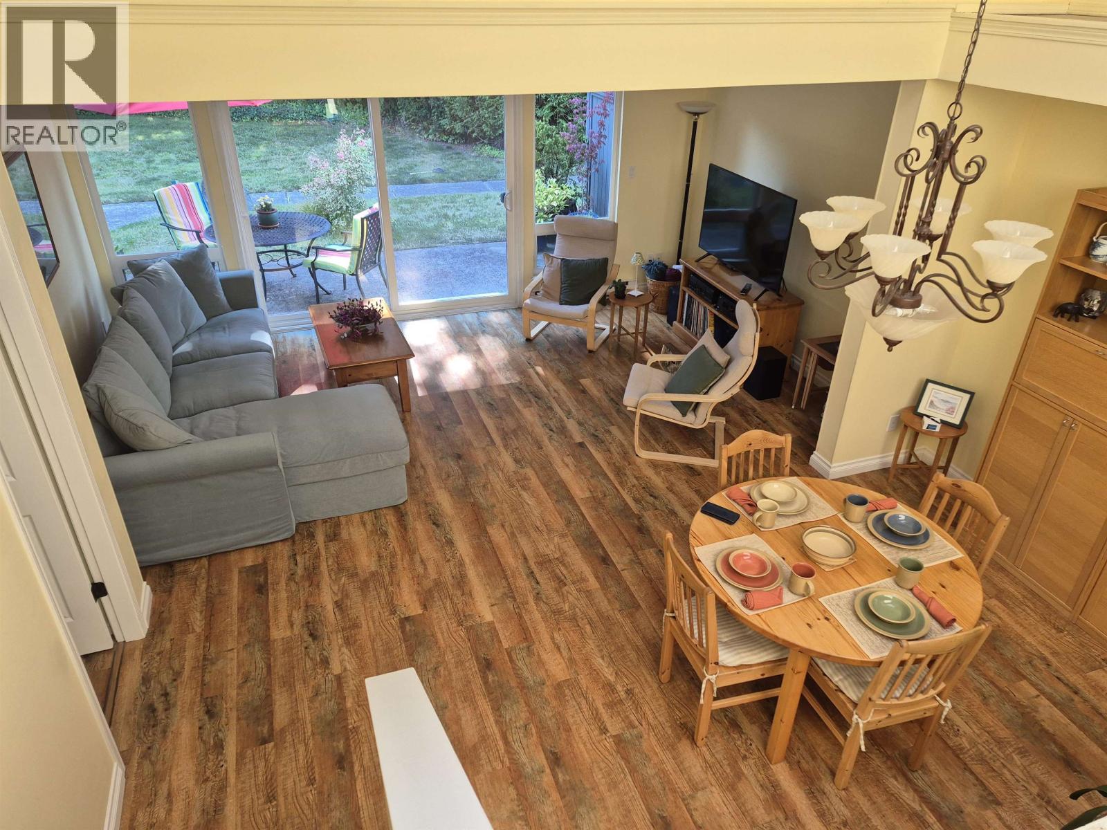 12 5761 WHARF AVENUE, Sechelt