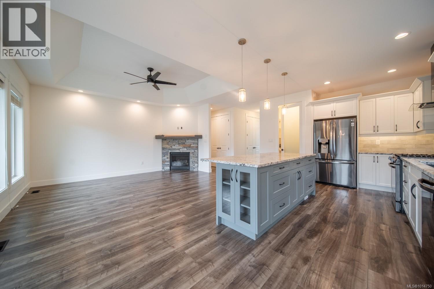 553 Rainbow Way, Parksville