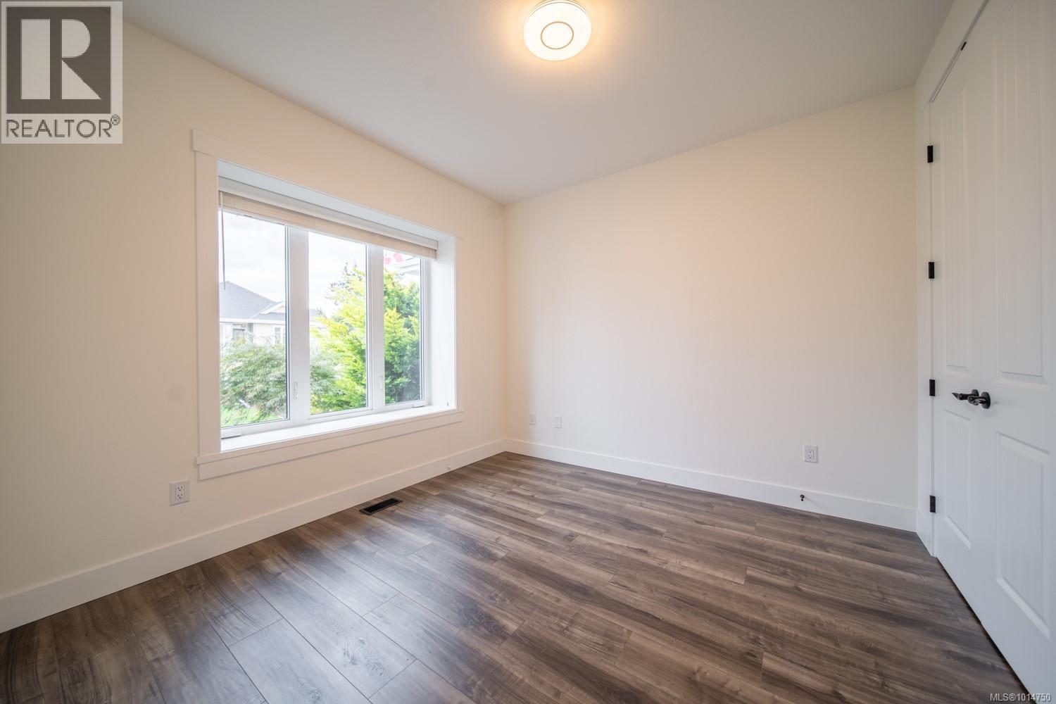 553 Rainbow Way, Parksville