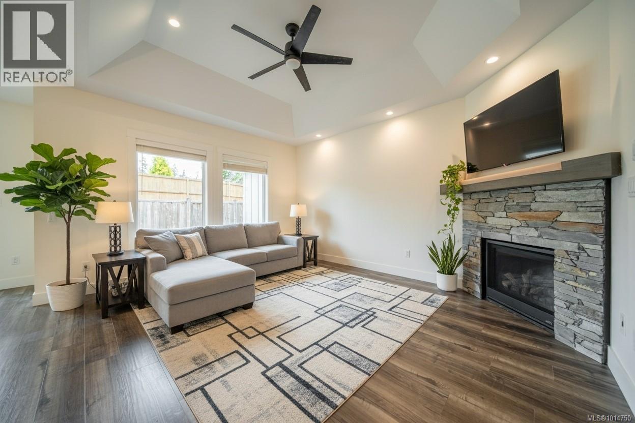 553 Rainbow Way, Parksville