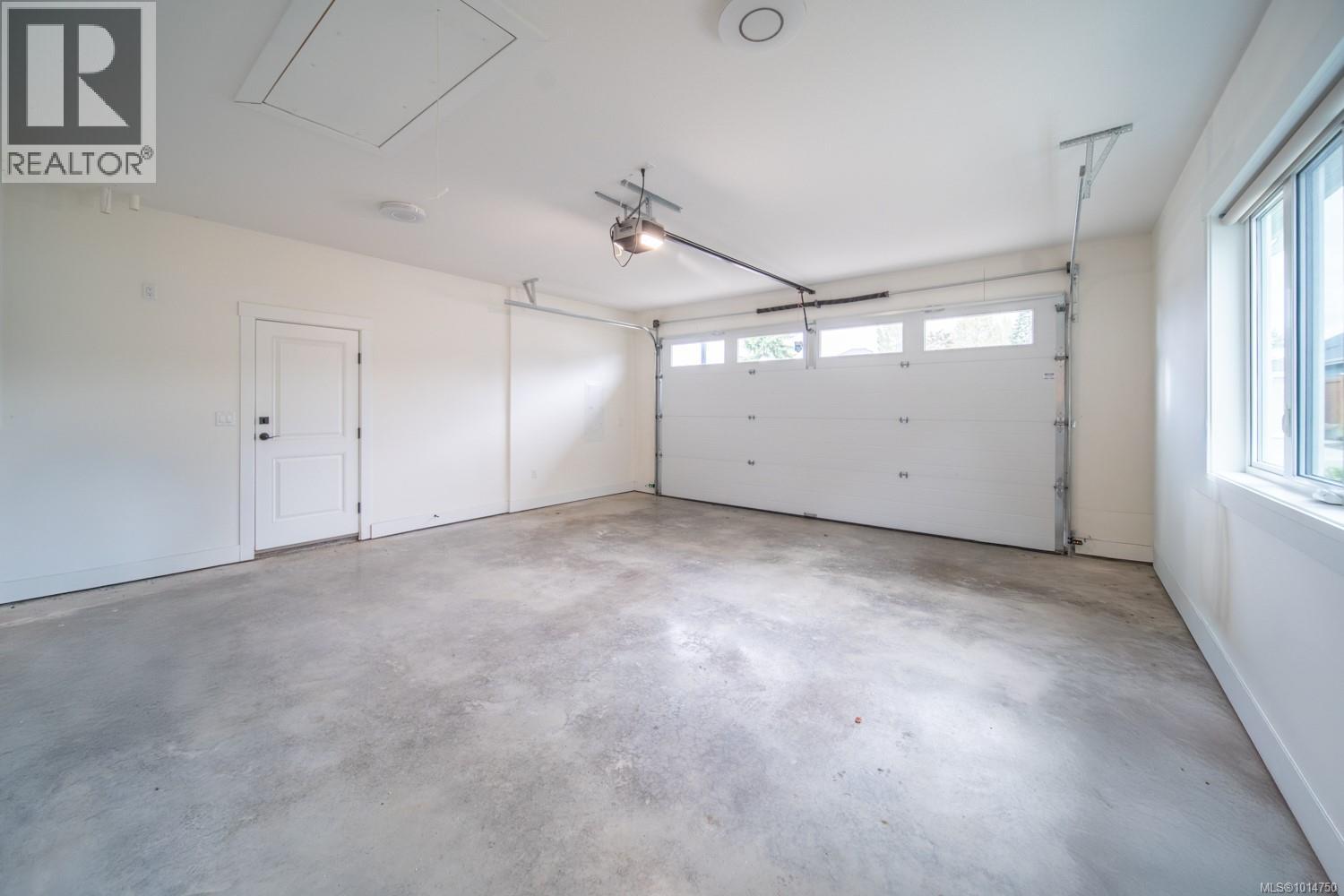 553 Rainbow Way, Parksville