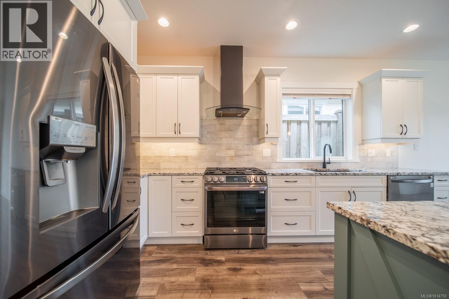 553 Rainbow Way, Parksville