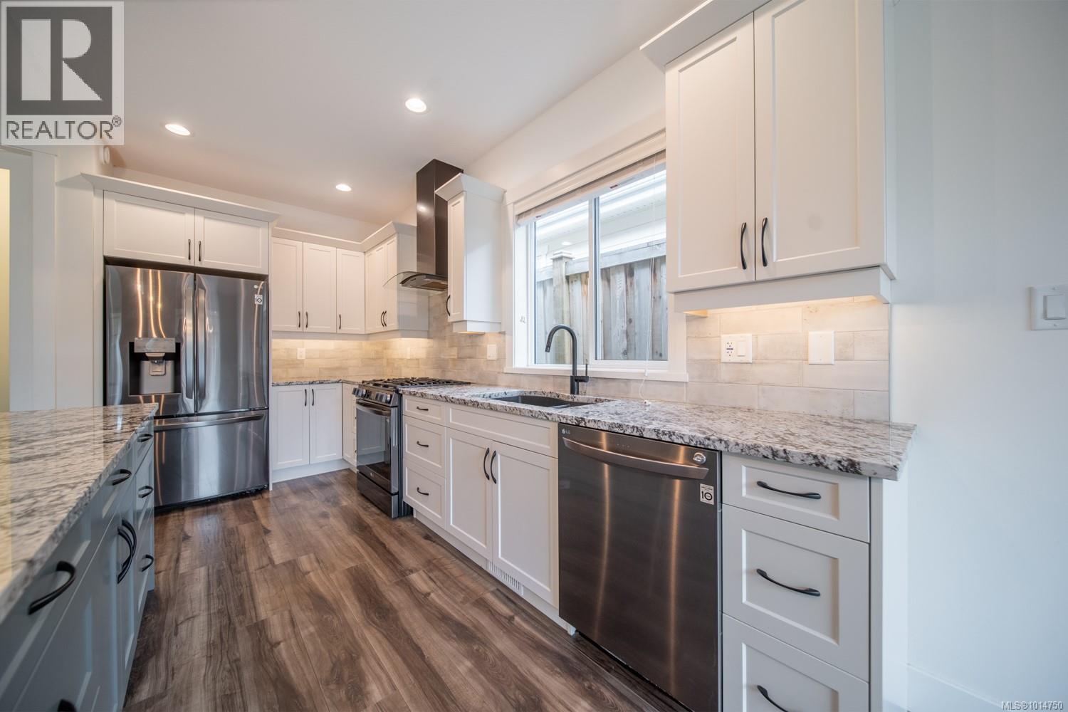 553 Rainbow Way, Parksville