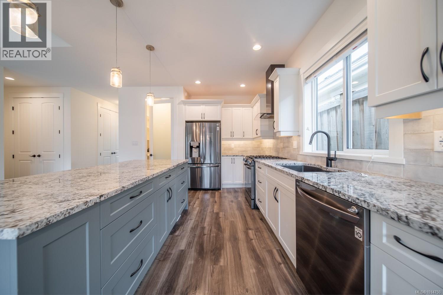 553 Rainbow Way, Parksville