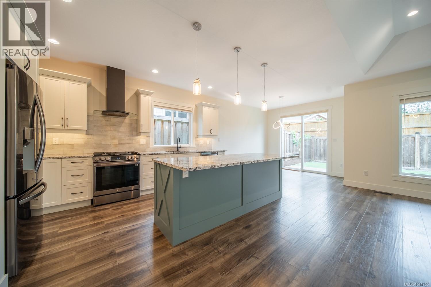 553 Rainbow Way, Parksville