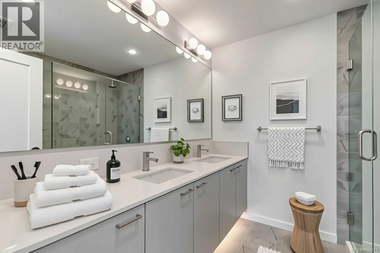 TH3 3450 Whittier Avenue, Saanich