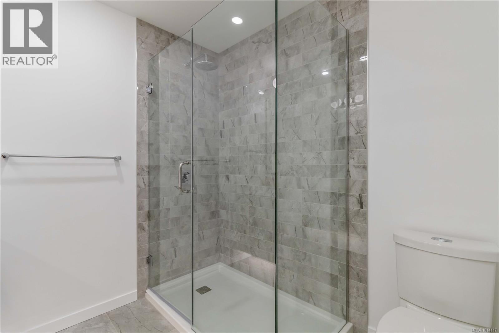 TH3 3450 Whittier Avenue, Saanich