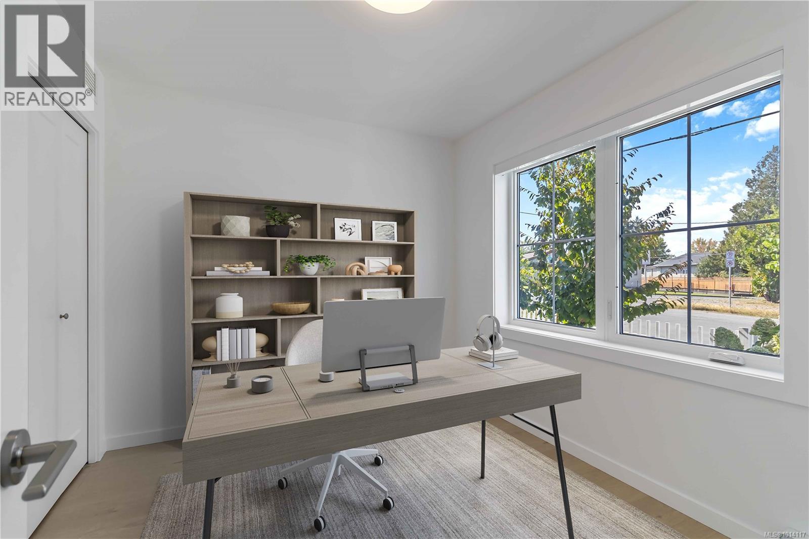 TH3 3450 Whittier Avenue, Saanich