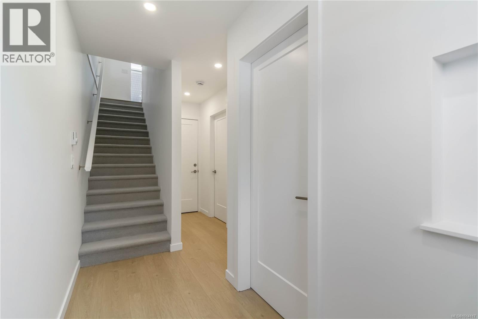 TH3 3450 Whittier Avenue, Saanich