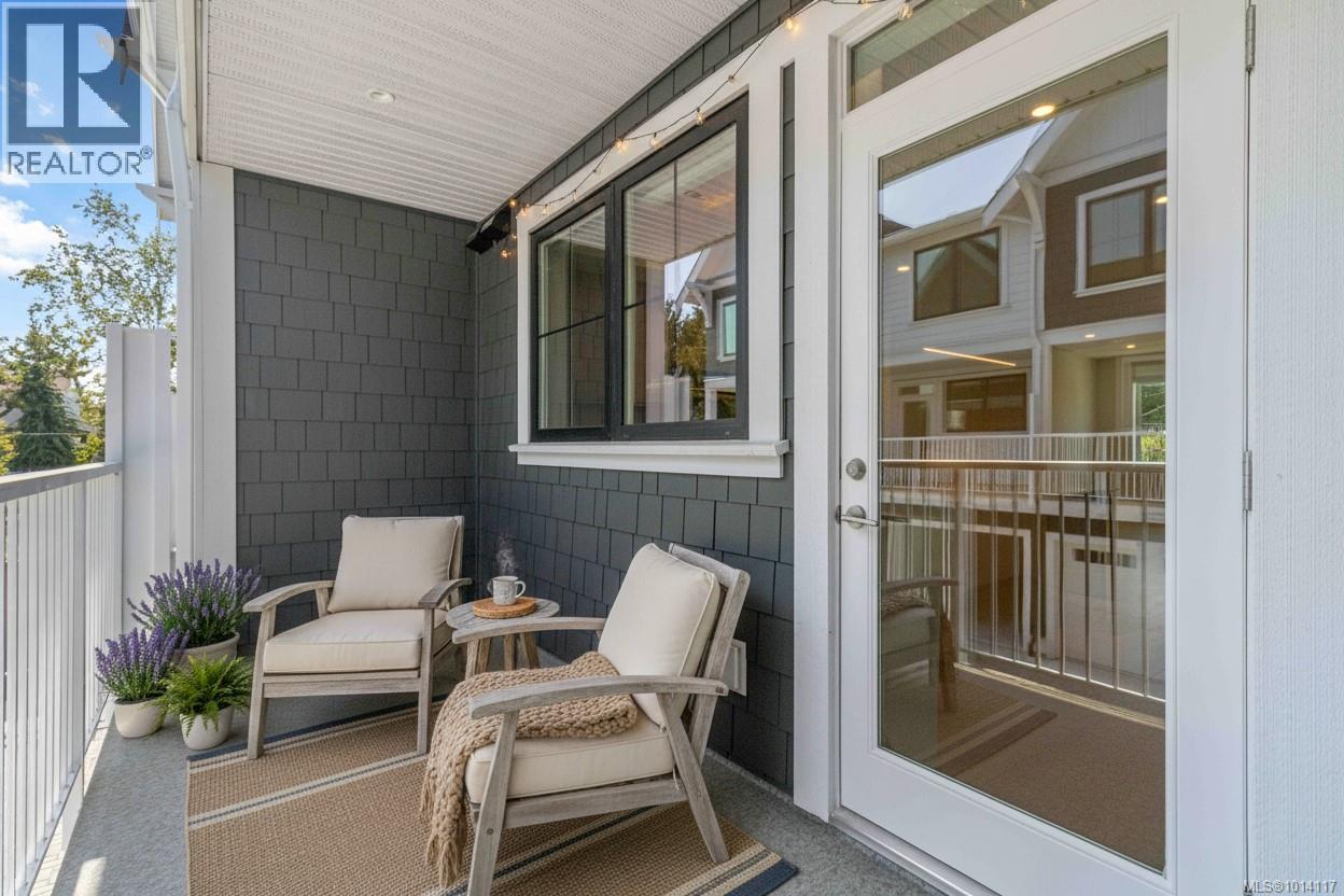 TH3 3450 Whittier Avenue, Saanich