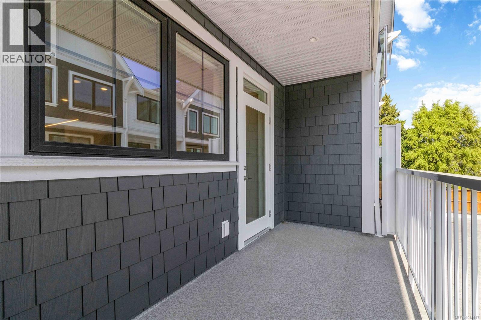 TH3 3450 Whittier Avenue, Saanich