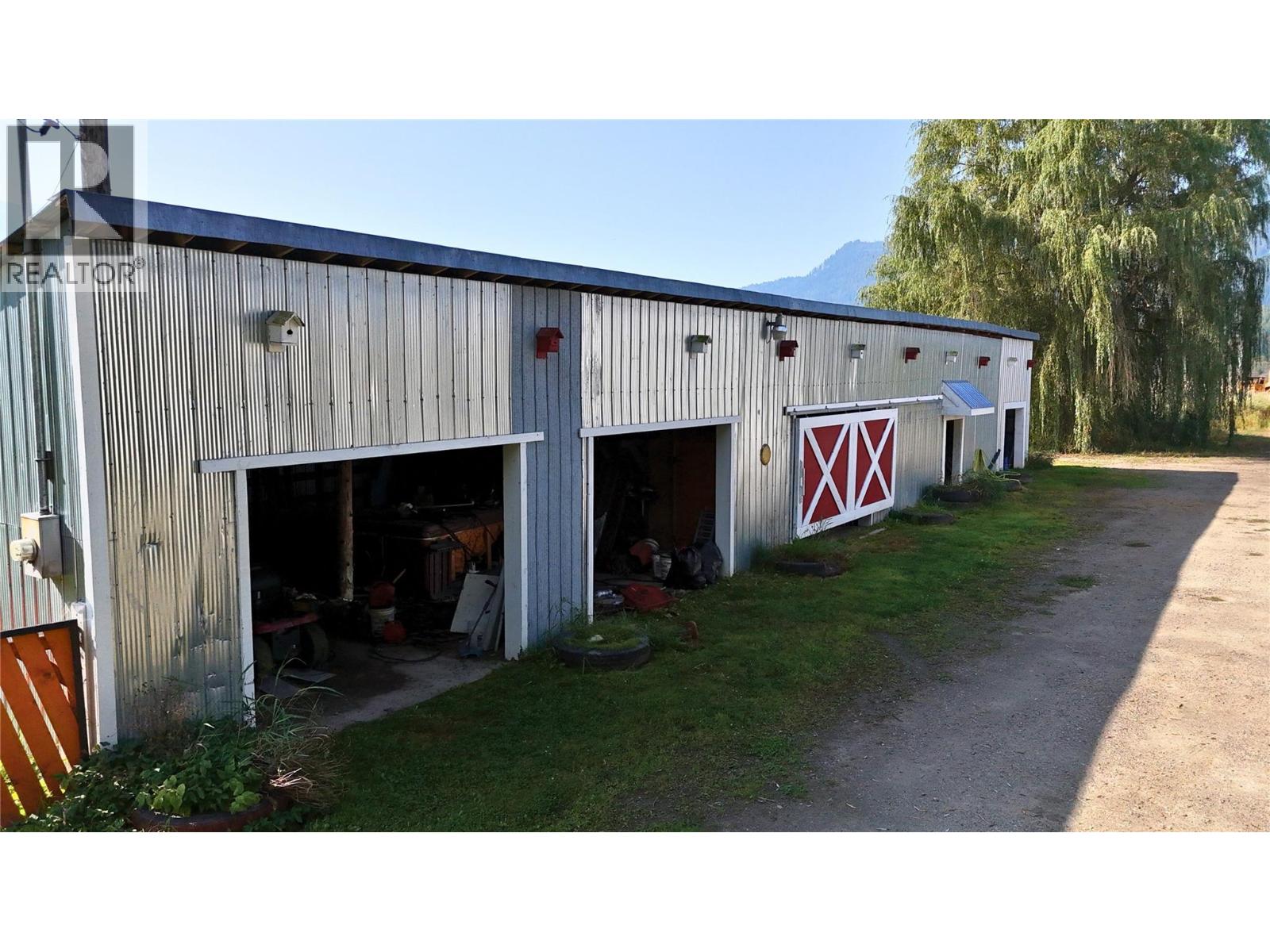 3695 Malakwa Loop Road, Malakwa