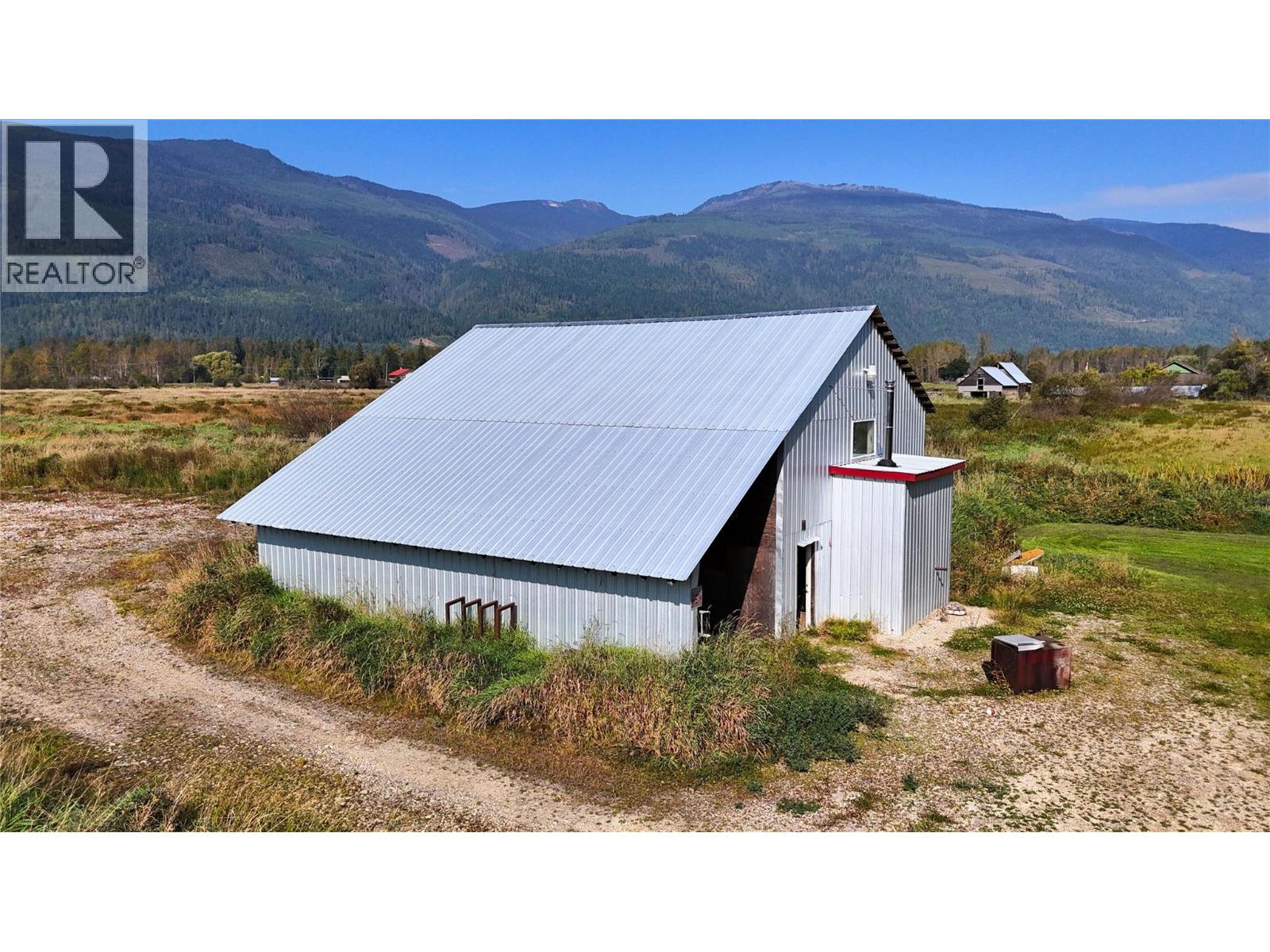 3695 Malakwa Loop Road, Malakwa