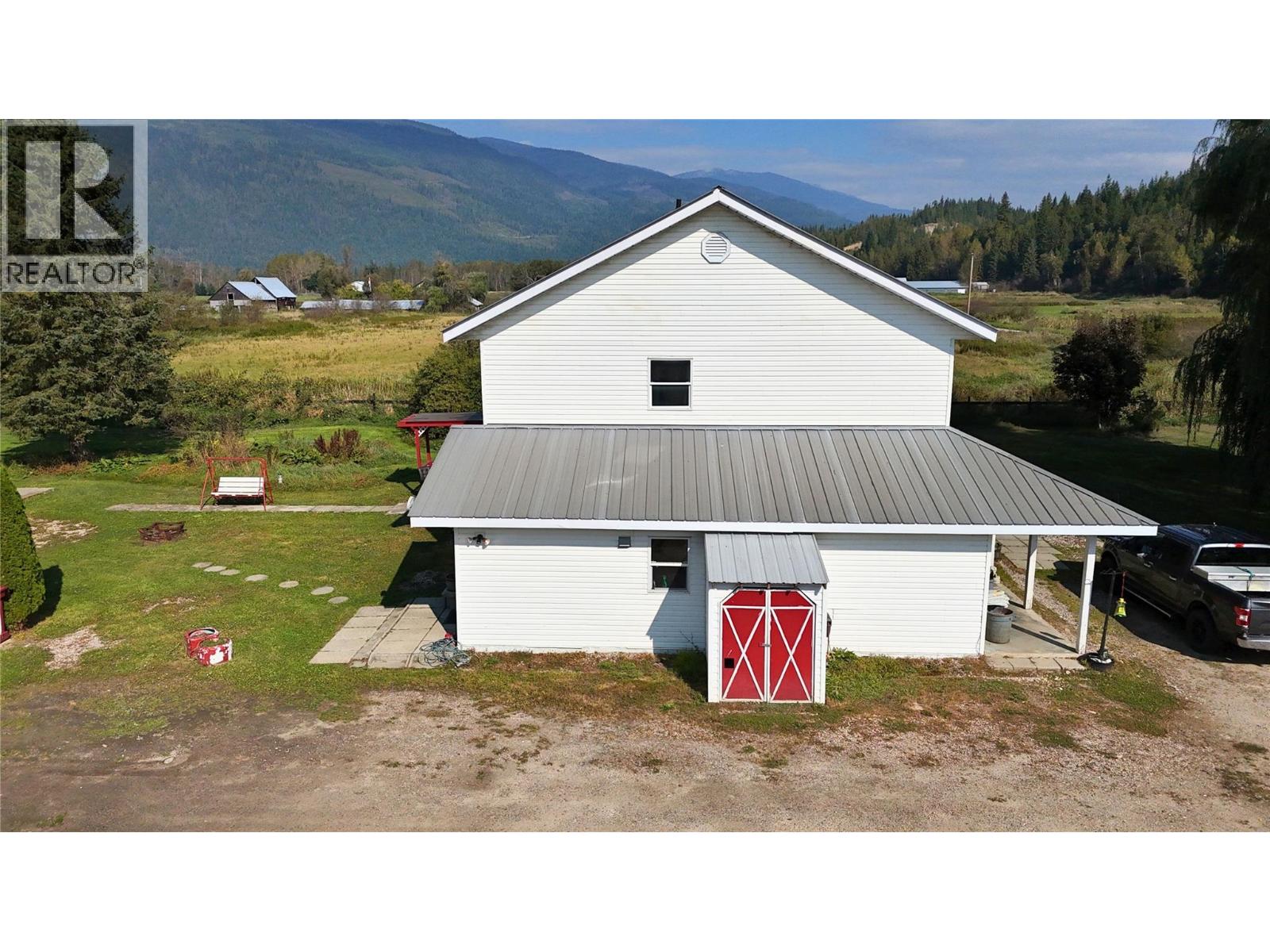 3695 Malakwa Loop Road, Malakwa