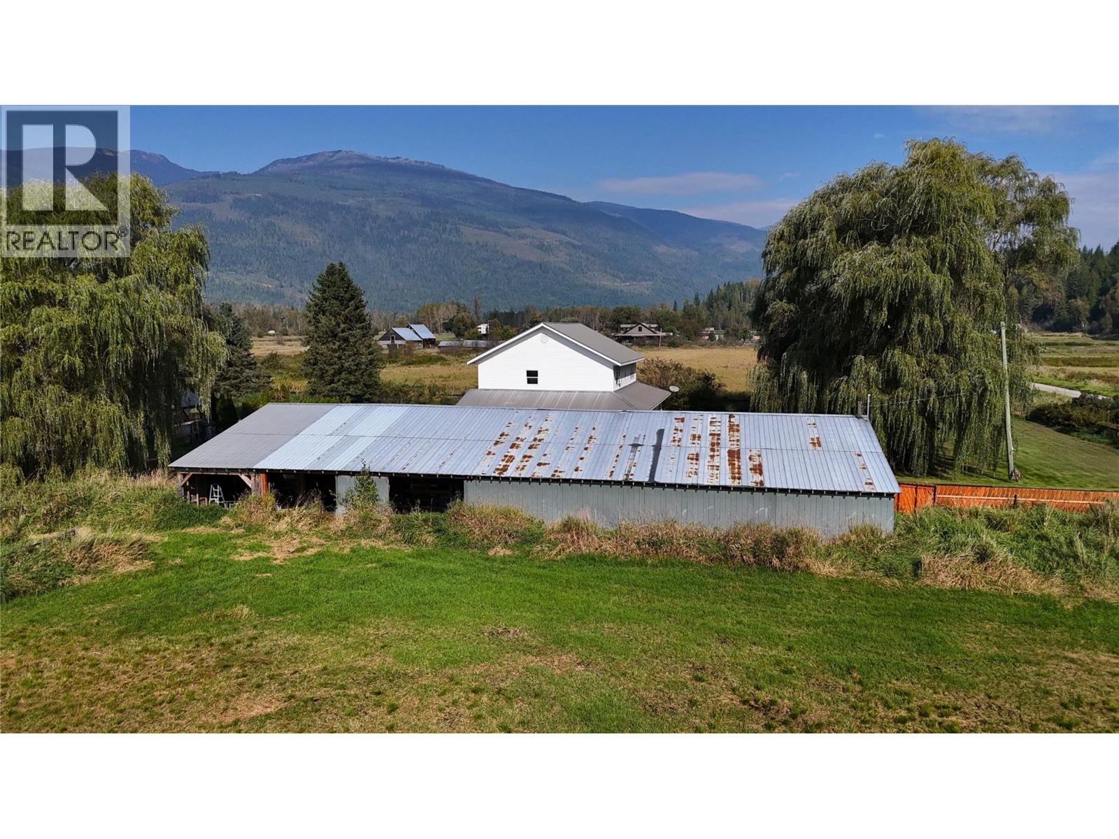 3695 Malakwa Loop Road, Malakwa