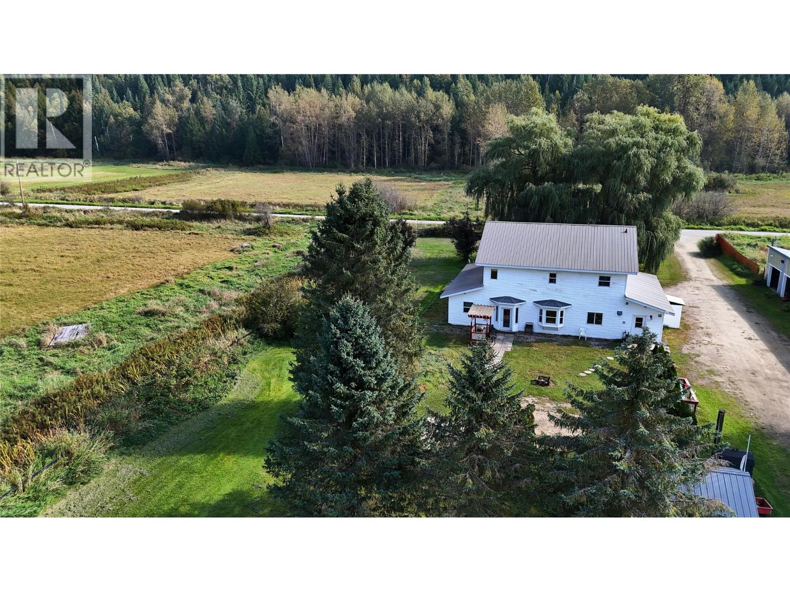 3695 Malakwa Loop Road, Malakwa