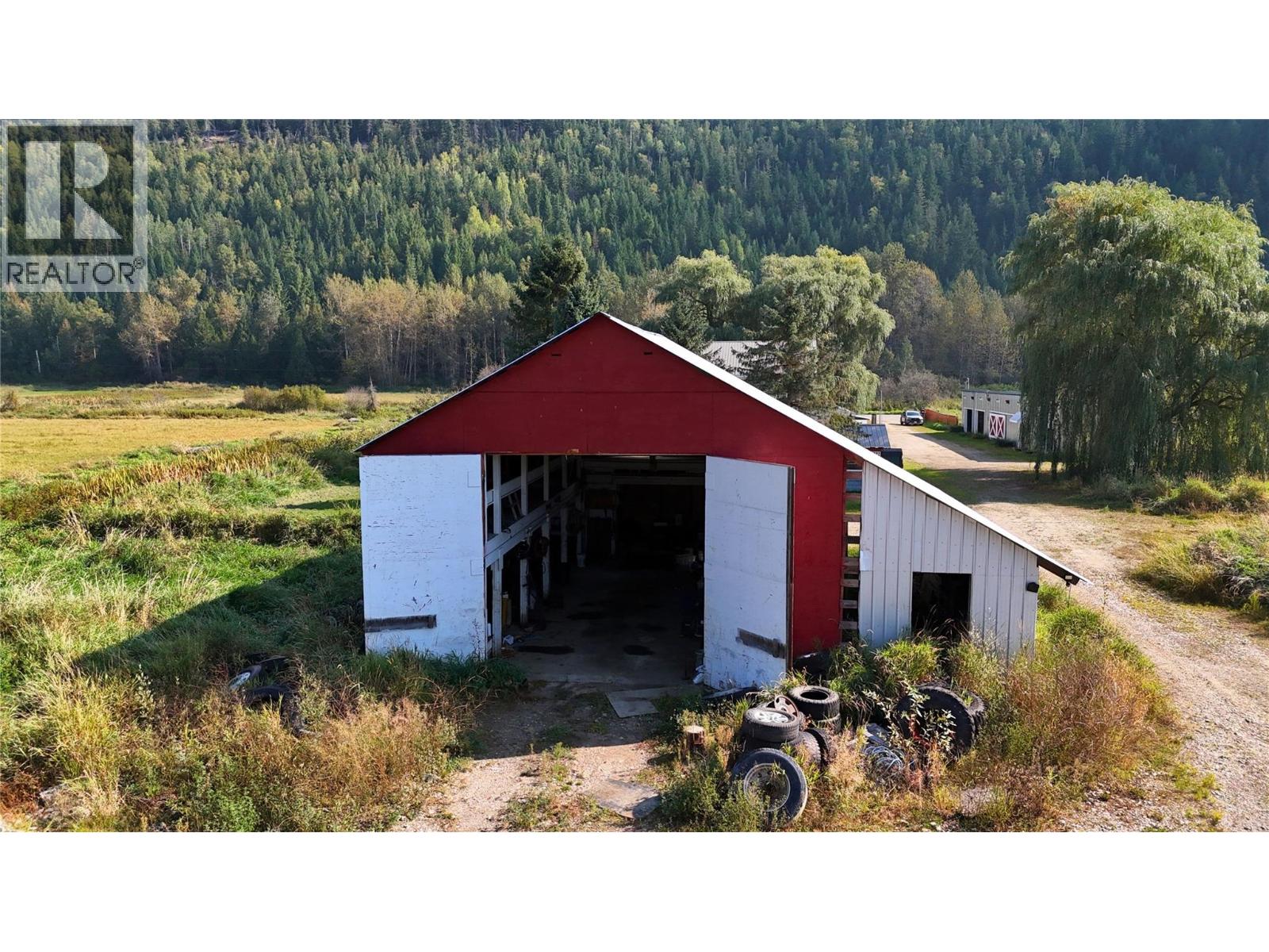 3695 Malakwa Loop Road, Malakwa