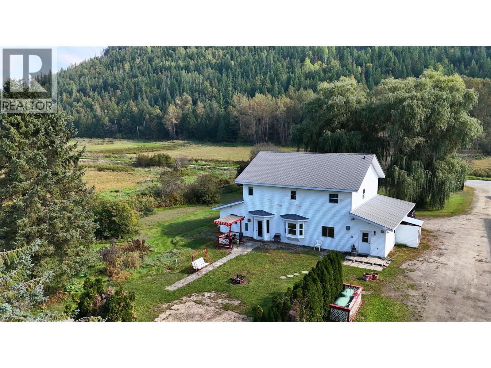 3695 Malakwa Loop Road, Malakwa