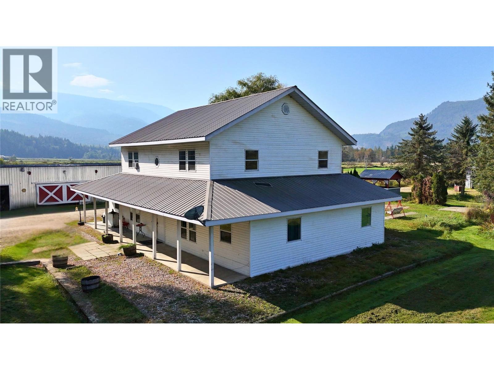 3695 Malakwa Loop Road, Malakwa