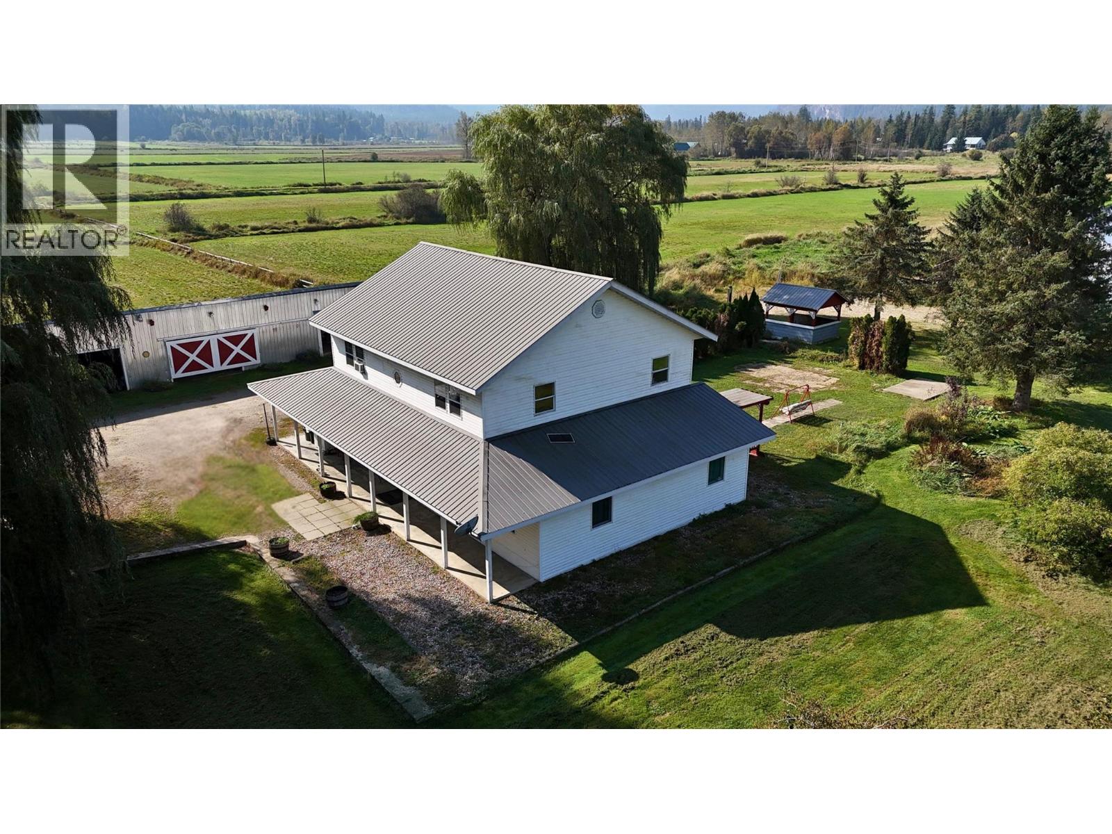 3695 Malakwa Loop Road, Malakwa