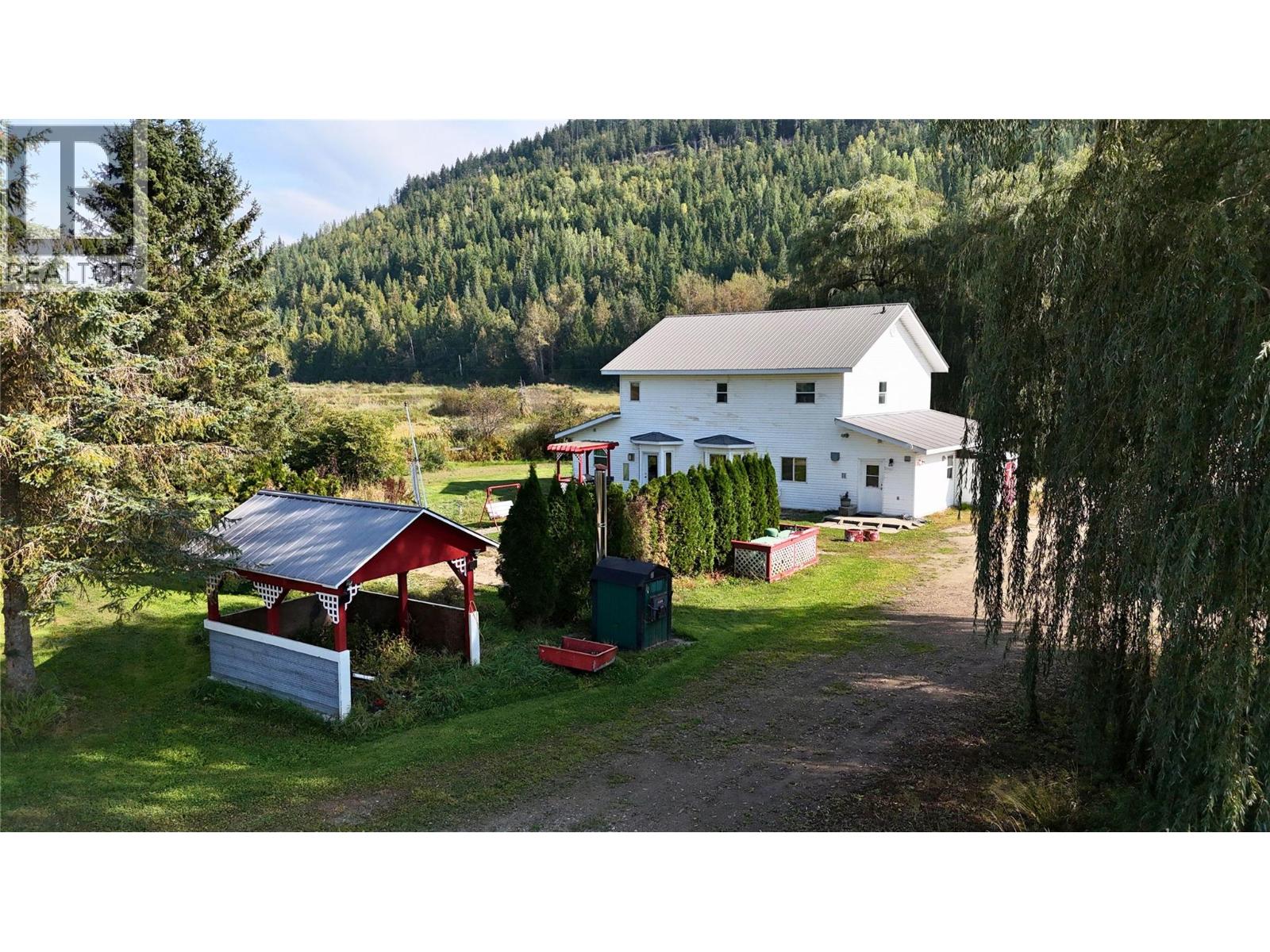 3695 Malakwa Loop Road, Malakwa