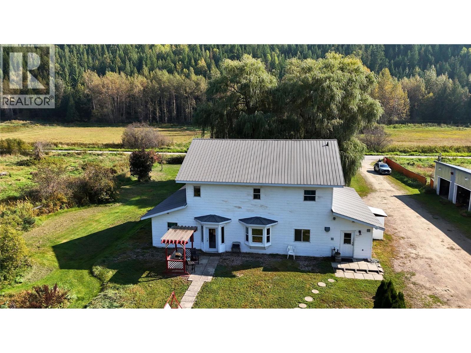 3695 Malakwa Loop Road, Malakwa