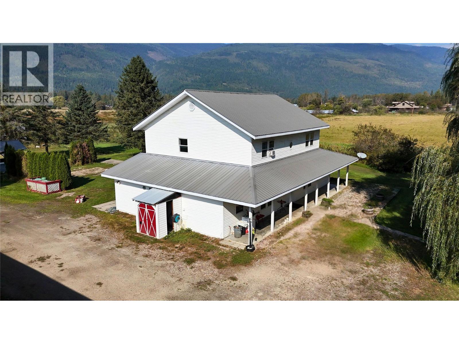 3695 Malakwa Loop Road, Malakwa
